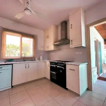Daire Paphos 4 Bedrooms Konia