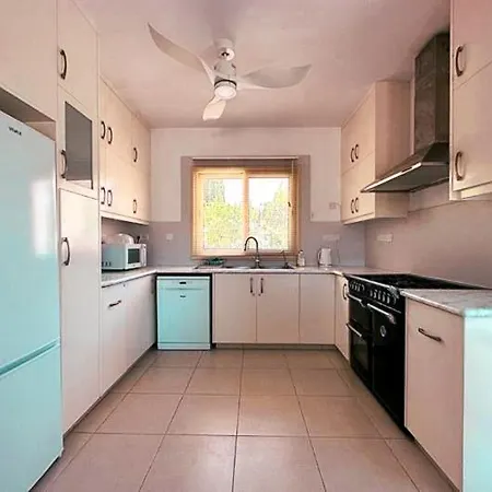 Daire Paphos 4 Bedrooms
