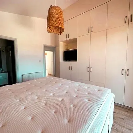 Paphos 4 Bedrooms Konia